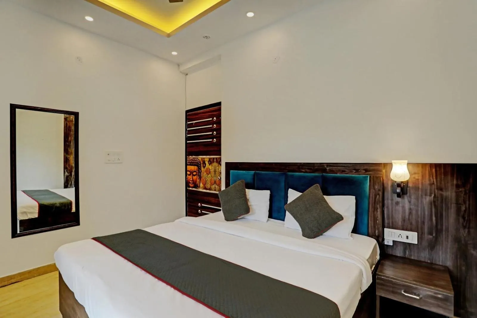 Hotel King Plaza New Delhi 4*,