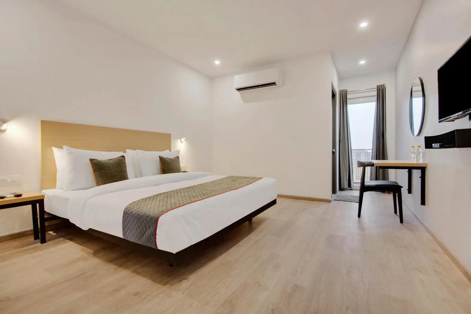 Hotel King Plaza New Delhi 4*,